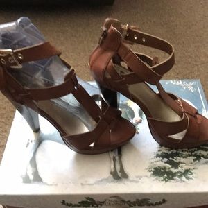 G by guess brown & gold strappy platform